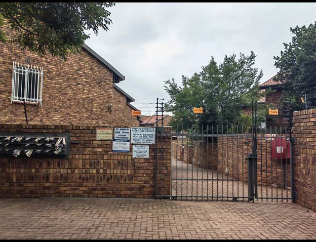 3 BEDROOM TOWNHOUSE FOR SALE IN HEIDELBERG CENTRAL
